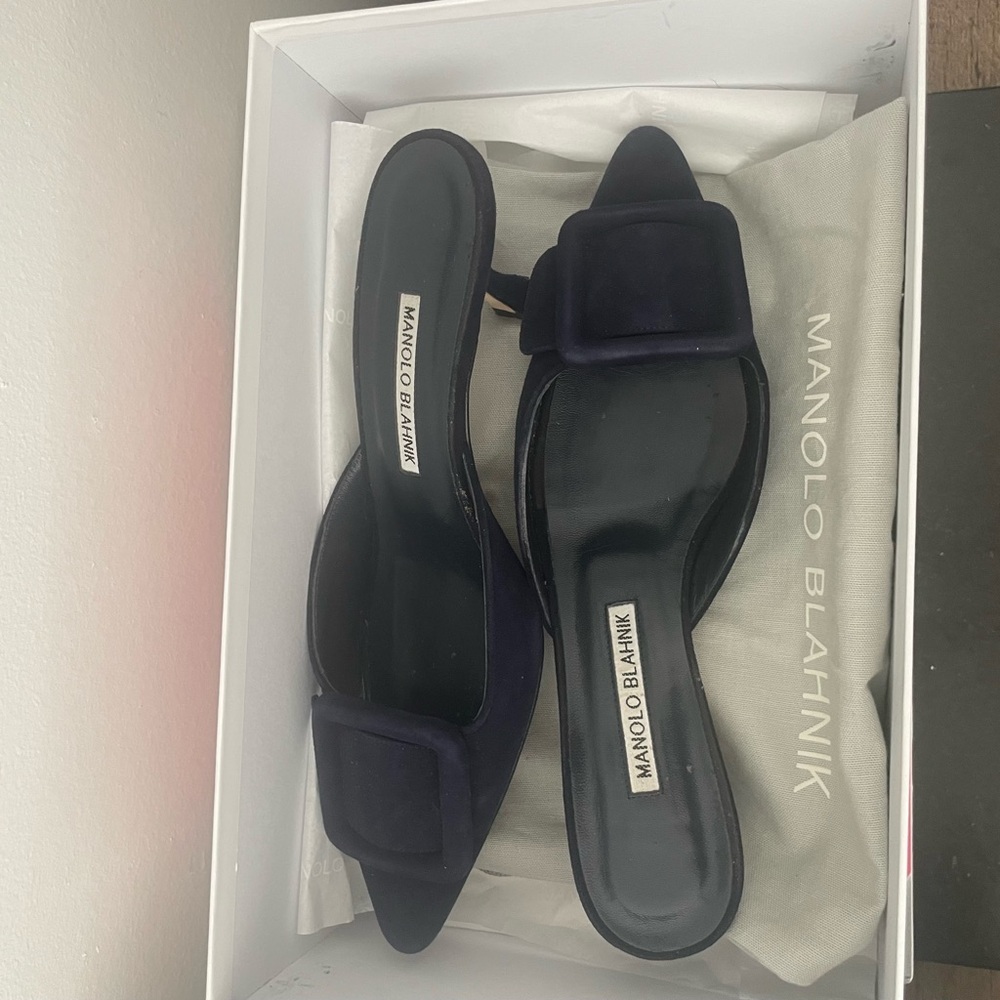 Manolo Blahnik Maysale Suede Navy Blue Kitten Heel Mules Size 36.5